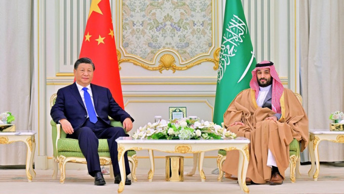 2022年12月，國家主席習近平與沙特王儲小薩勒曼會談。 新華社
