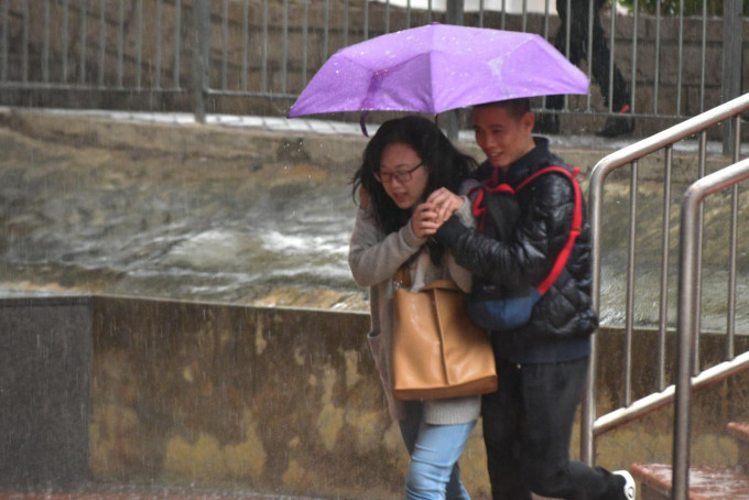 天文台取消黃雨。