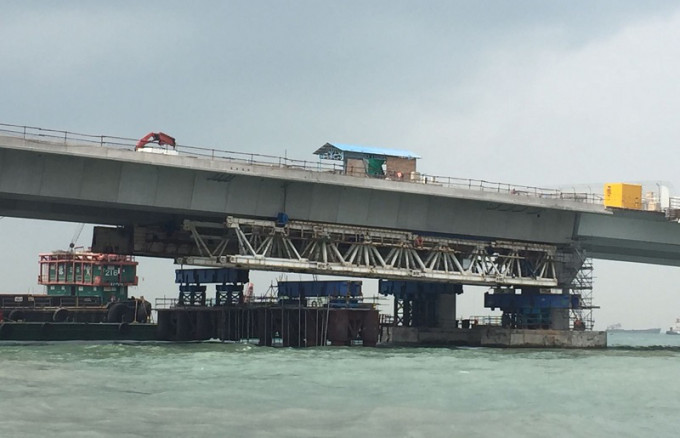 位于赤鱲角的港珠澳大桥地盘。周联侨提供