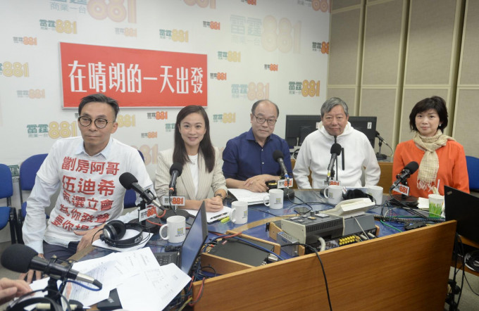 获确认参选资格的5名候选人，冯检基、李卓人、陈凯欣、伍迪希和曾丽文，早上出席一个电台举办的选举论坛。