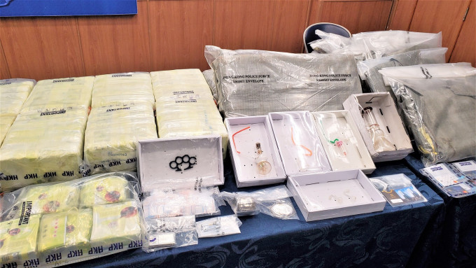 警方上月底拘捕6男1女涉嫌串謀販毒、藏毒、管有偽製文件及管有違禁武器，檢獲毒品市值約1.6億元。資料圖片