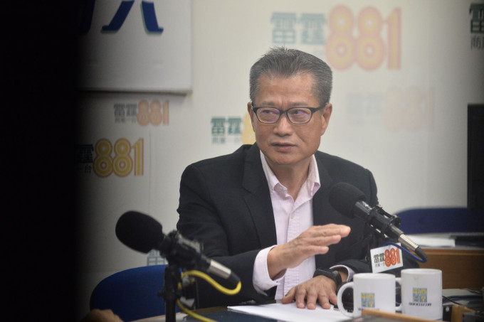 陳茂波表示出任發展局長時，曾物色過多個填海選址。
