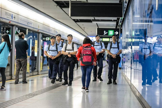 「鐵路應變隊」 今日起出更。香港警察facebook