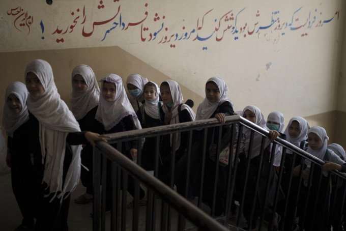 塔利班重掌阿富汗後，迅速收回阿富汗女性的上學等權利。美聯社資料圖片