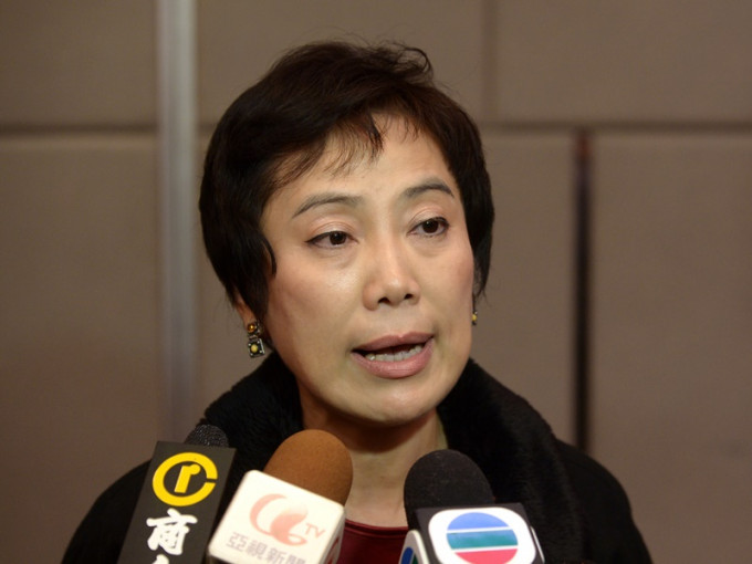 伍曼仪强调陈敏娟辞职非关压力问题。