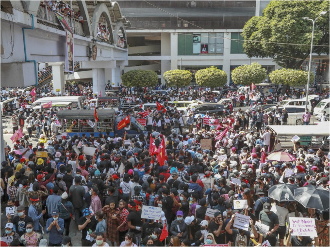 社运人士称，缅甸的反政变示威活动没有大台。AP