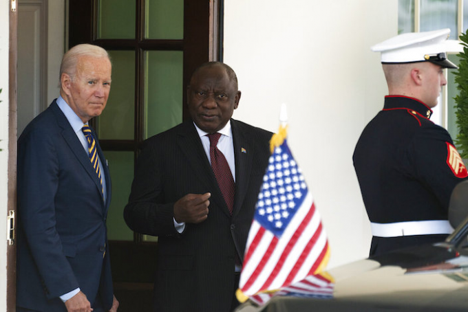 南非总统拉马福萨与美国总统拜登会谈。AP图片