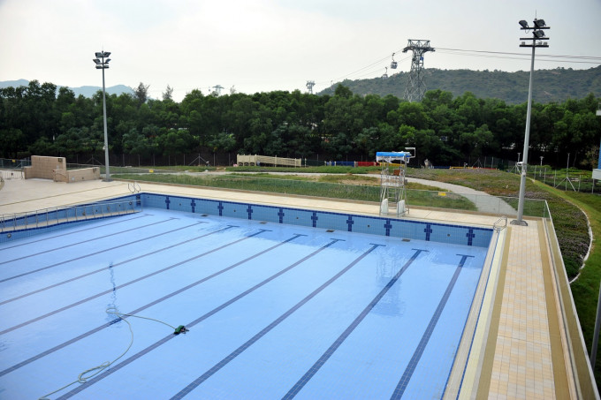 东涌游泳池。资料图片