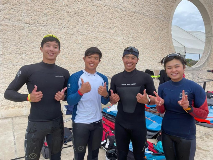 歐令揚（左二）於總成績摘銅，更在U21組奪金。香港滑浪風帆會IG圖片