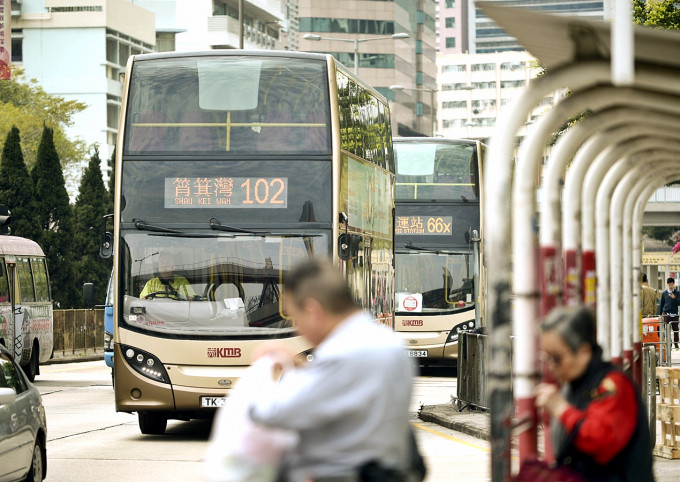 为配合文凭试开考,九巴宣布将恢复部分学校区巴士路线。资料图片