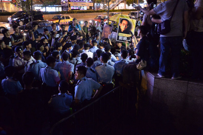 支聯會及民陣多個團體晚上發起遊行。