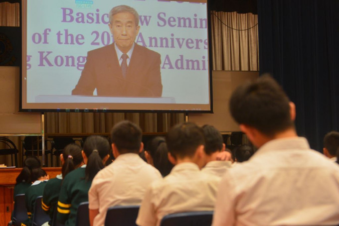 狮子会中学直播李飞演讲。