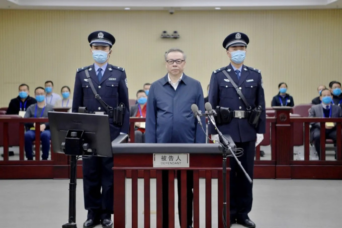 华融原董事长赖小民受贿贪污重婚案一审宣判：判处死刑。