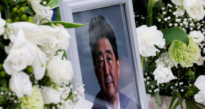 有团体入禀法院，阻止日本政府为安倍举行国葬。（路透社）