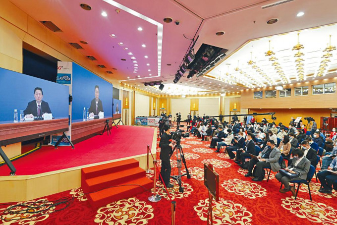 全國政協昨天舉行記者會，發言人郭衞民採用網絡視頻回答提問。