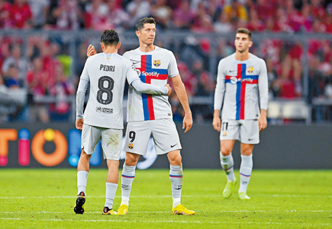 利云度夫斯基倒戈战颗粒无收，延续过去作客拜仁表现差劲的往绩。