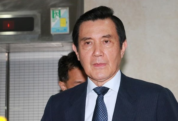 馬英九因「三中交易案」而遭台北地檢署起訴。