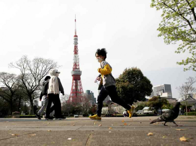 東京都政府強烈呼籲市民周末避免外出。AP