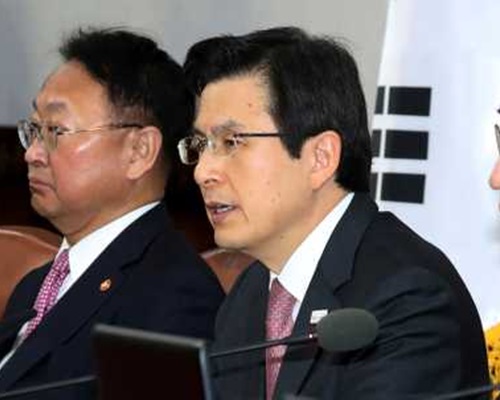 黄教安不接受青瓦台秘书室长韩光玉及9名首席秘书集体辞职。AP