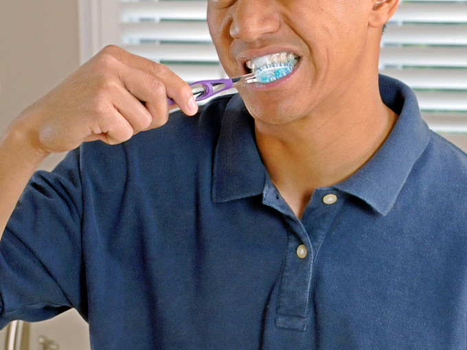 印度一名39歲男子刷牙時不慎吞下整枝牙刷。unsplash圖片