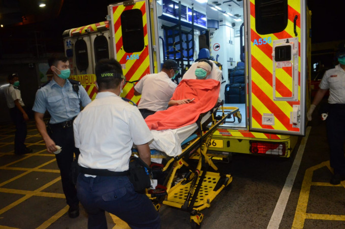 3人受伤送院。