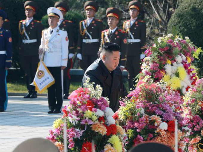 金正恩参谒中国志愿军烈士陵园。朝中社图片