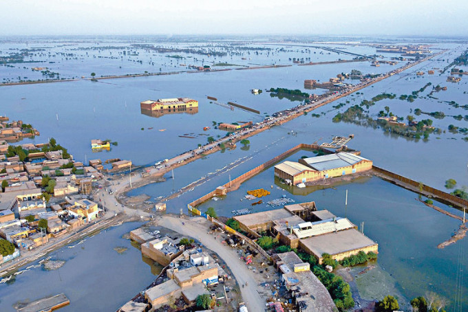巴基斯坦俾路支省索巴特普爾市，在八月被洪水淹浸。　