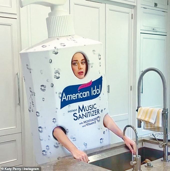 大肚Katy扮消毒液為節目錄影，提醒觀眾洗手。