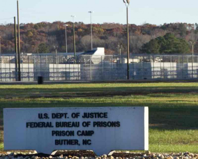 调查发现有4个州的监狱九成六确诊囚犯没有病徵。网图