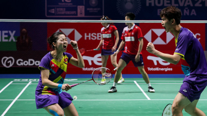 香港张德正(右)及吴咏瑢表现出色。世界羽联图片