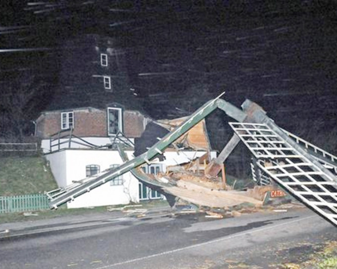 风暴「赫尔瓦特」在欧洲多国造成破坏。