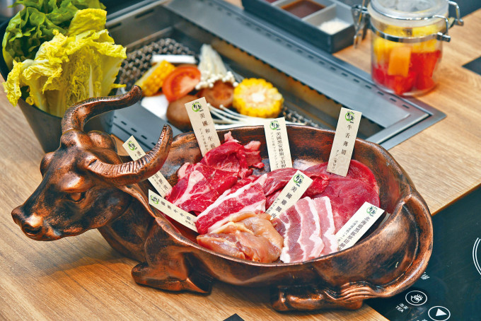 每位惠顧牛肉燒肉放題的食客，均可免費享用一客牛舞拼盤。