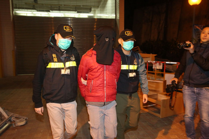 海关拘捕17岁收货中学生。