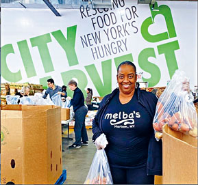 艾榮向紐約地區捐贈廿五萬份食物。