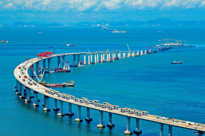 港珠澳大桥采用内地右侧通行规则。资料图片