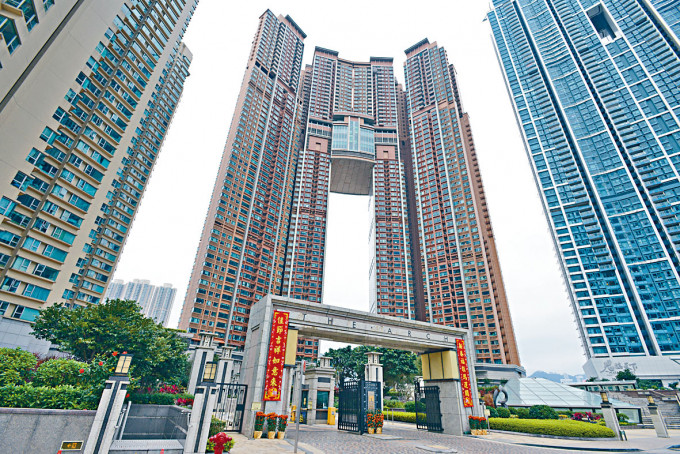 九龍站凱旋門摩天閣「大宅門」單位，以1.5億售出。