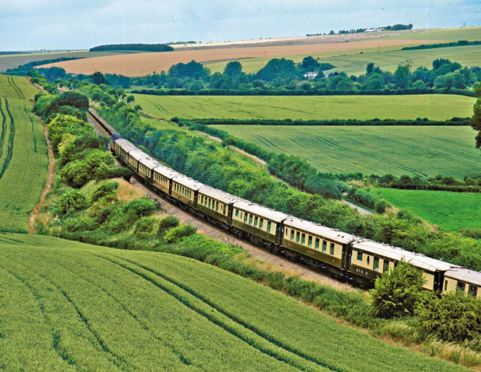 British Pullman列车会在伦敦及乡郊小镇间穿梭。