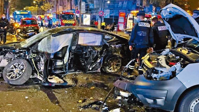 ■Tesla Model 3在巴黎車禍中嚴重損毀。