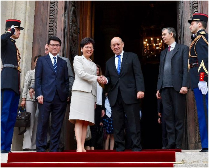 圖示林鄭月娥（左三）與法國外交部長勒德里昂（右三）會面。圖:政府新聞處