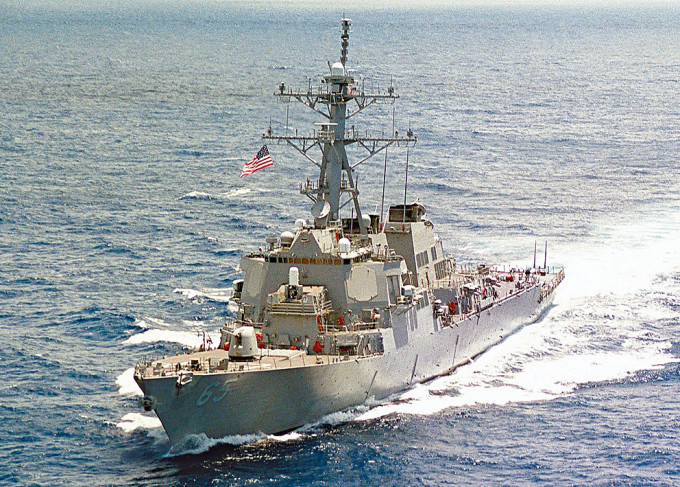 美导弹驱逐舰「班福特号」，闯入美济礁十二海里。