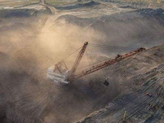 山西潞安集團左權阜生煤礦發生氣體爆炸，致4死1傷。
