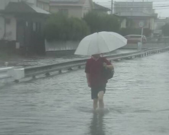 福冈县多处严重水浸。NHK
