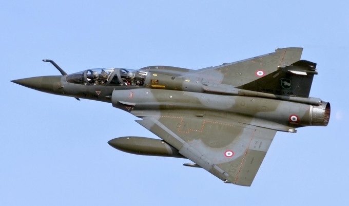 法国国防部证实一架幻影2000战机坠毁，两名飞行员丧生。 Twitter图片