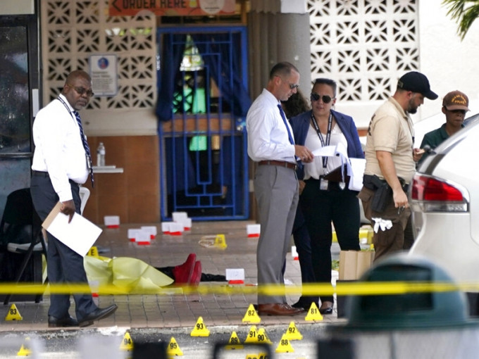 美國佛羅里達州南部發生槍擊案，造成多人傷亡。AP圖片