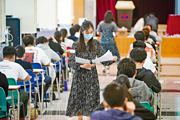 中學文憑試昨開考，英文科有近四萬七千名考生應考。