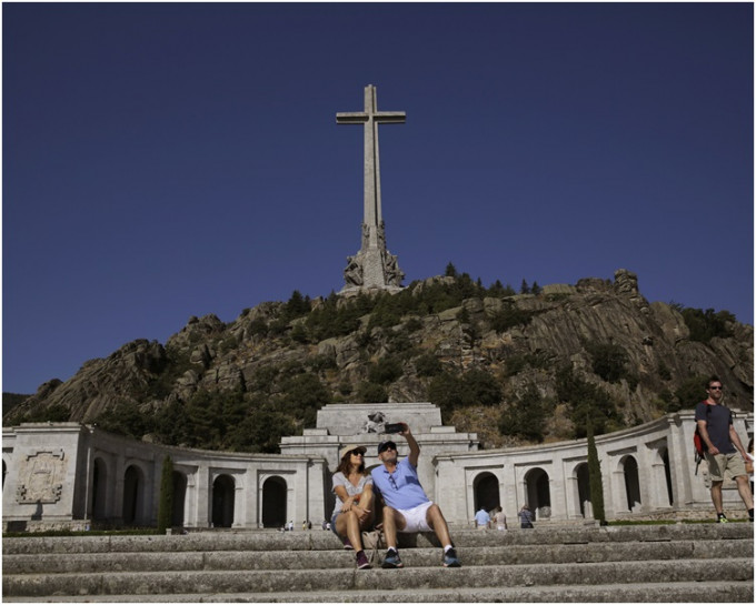 佛朗哥現時陵墓位於德埃爾埃斯科里亞爾瓜達拉馬山脈的烈士谷。AP