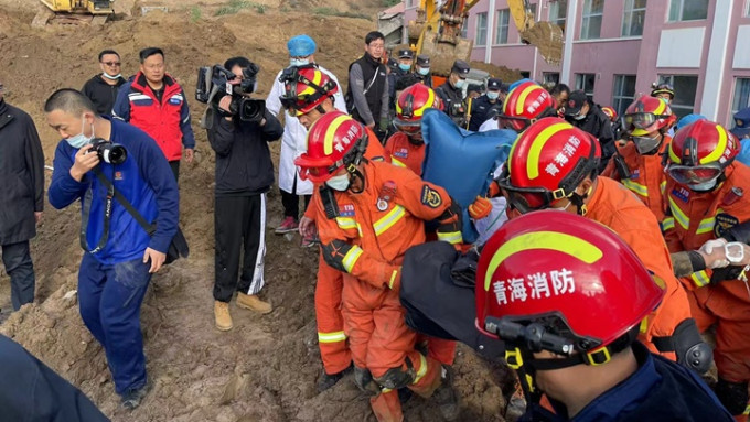 青海省海东市凌晨发生的山体滑坡，已导致至少5人罹难。网上图片