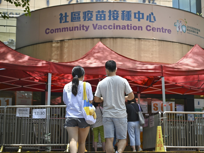 截至周日晚上8时，本港市民合共接种了超过527万剂新冠疫苗。资料图片