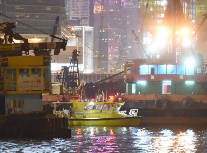 油麻地货物装卸区一名工人堕海失踪。