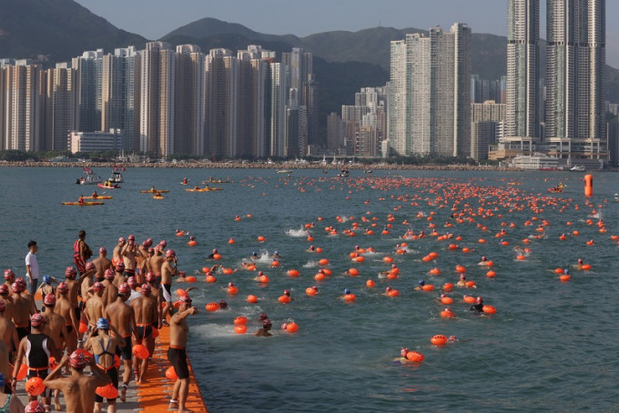 维港泳将于10月21日(周日)举行，今届是赛事复办第8年，吸引约5000人报名，创下历届新高。 资料图片